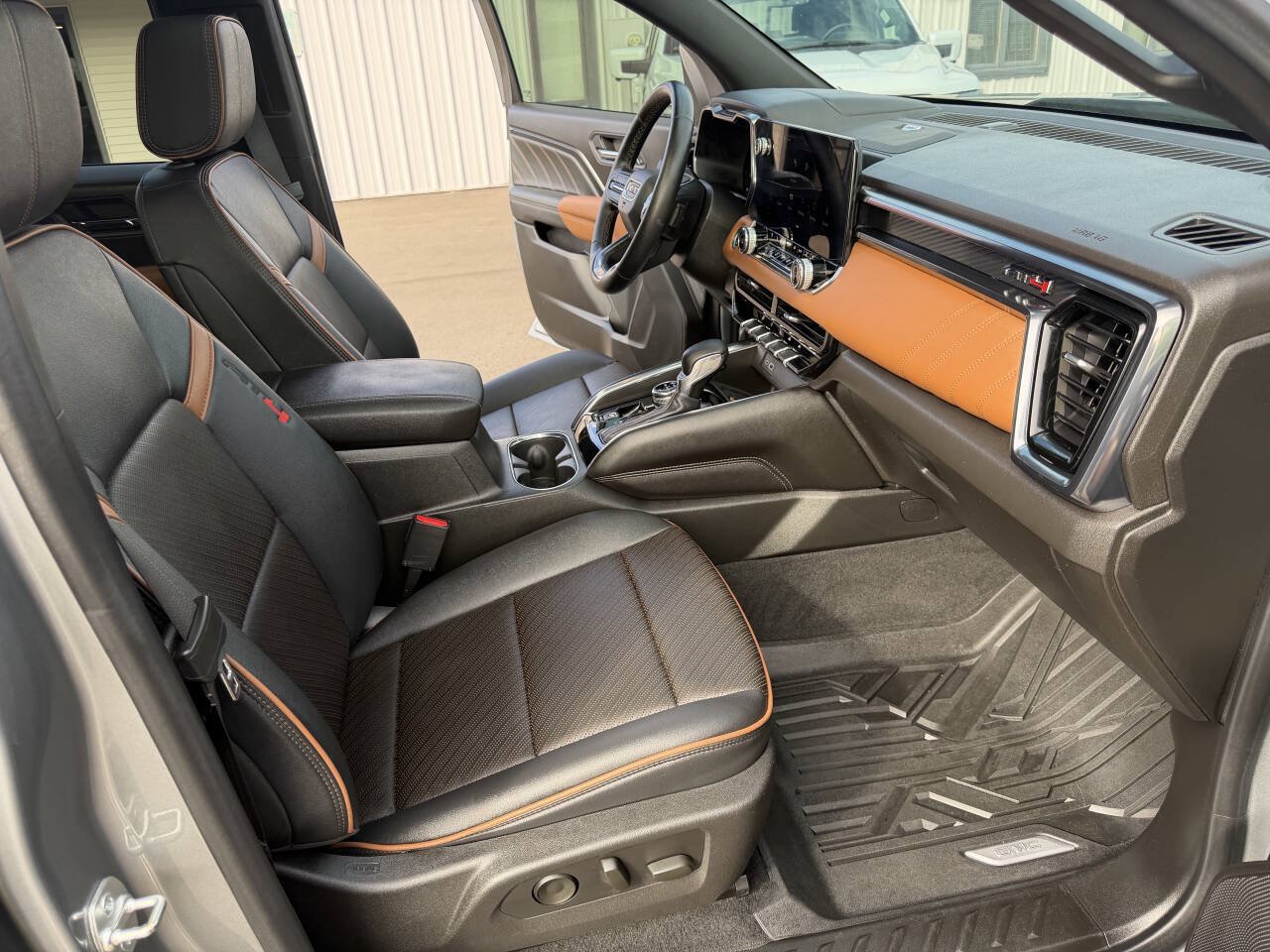 Used 2024 GMC Canyon AT4 w/ AT4 Premium Package AWD/4WD image 26