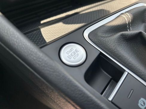 Used 2025 Volkswagen Jetta SE w/ Sunroof Package image 53