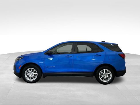 Used 2024 Chevrolet Equinox LS w/ LS Convenience Package FWD image 2