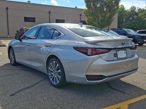 Used 2021 Lexus ES 300h w/ Premium Package FWD image 4