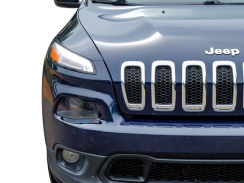 Used 2015 Jeep Cherokee Latitude w/ Cold Weather Group AWD/4WD image 49
