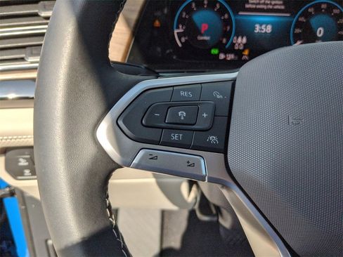 Used 2025 Volkswagen Atlas SE image 37