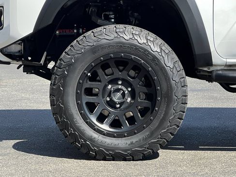 Used 2019 Toyota Tacoma TRD Off-Road w/ TRD Premium Off Road Package AWD/4WD image 36