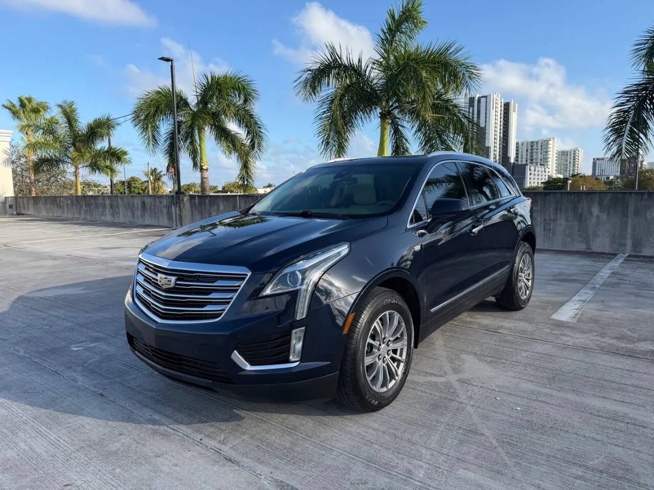 Used 2017 Cadillac XT5 Luxury w/ Driver Awareness Package FWD image 2