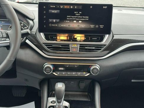 New 2025 Nissan Altima 2.5 SR image 8