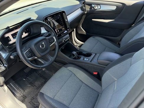 Used 2025 Volvo XC40 B5 Core AWD/4WD image 20