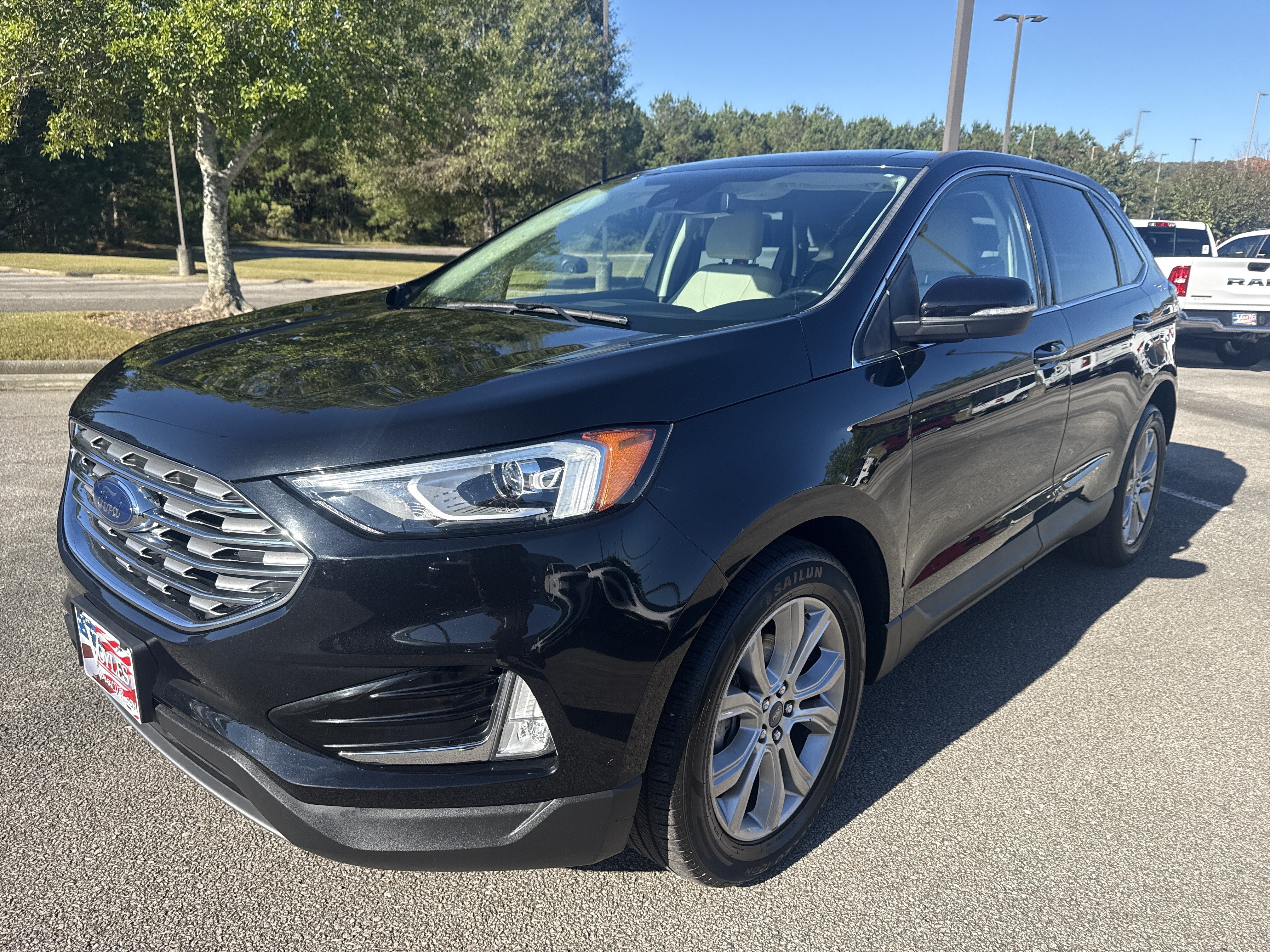 Used 2019 Ford Edge Titanium FWD image 3
