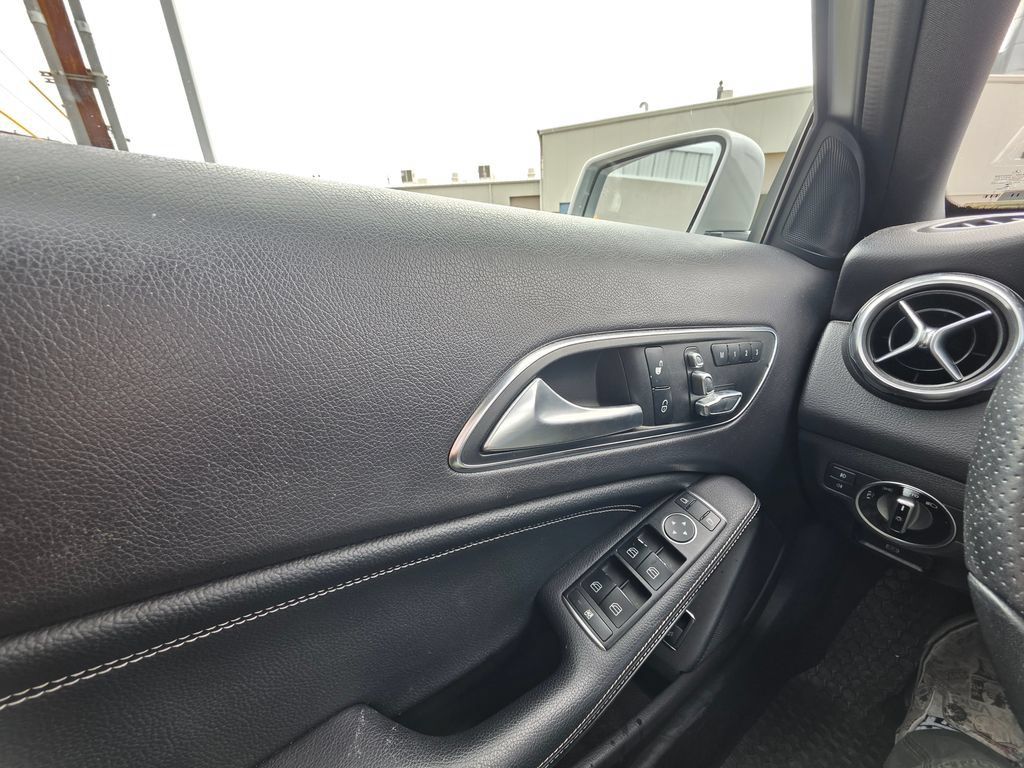 Used 2018 Mercedes-Benz GLA 250 4MATIC image 12