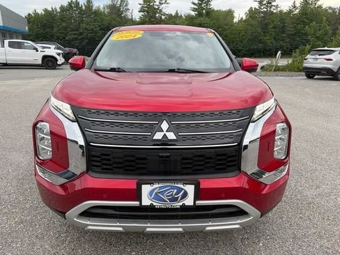 Used 2024 Mitsubishi Outlander SE AWD/4WD image 2