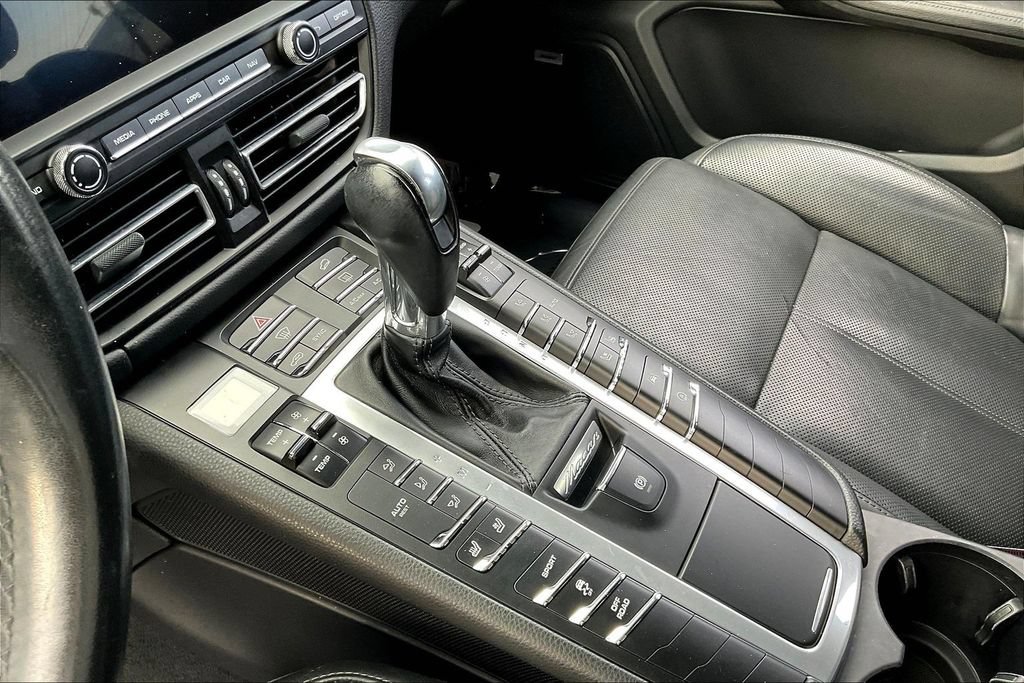 Used 2020 Porsche Macan AWD/4WD image 17