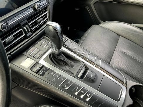 Used 2020 Porsche Macan AWD/4WD image 17