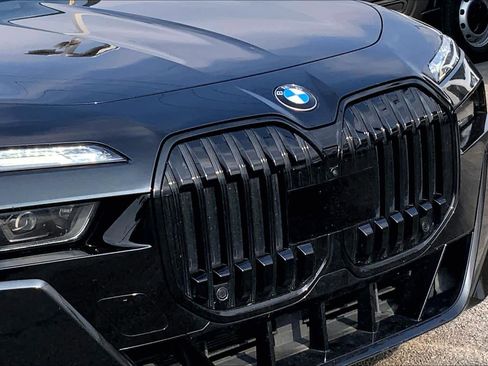 Used 2023 BMW 740i w/ Executive Package image 26