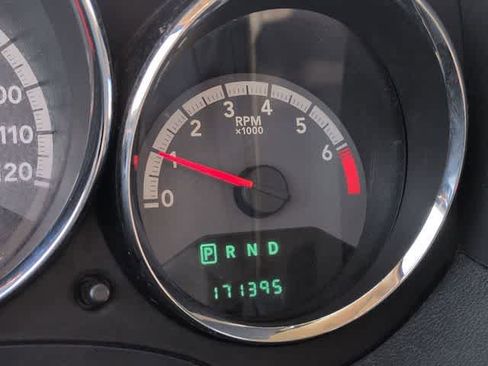 Used 2010 Dodge Caliber SXT FWD image 26