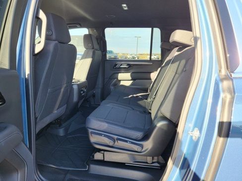 New 2026 Chevrolet Suburban LS image 6