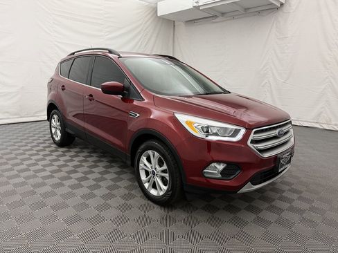 Used 2017 Ford Escape SE w/ SE Leather Comfort Package FWD image 4
