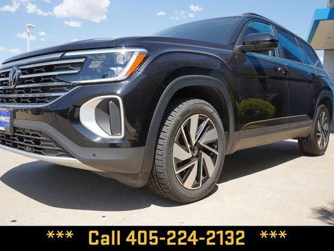 Used 2025 Volkswagen Atlas SE FWD image 4