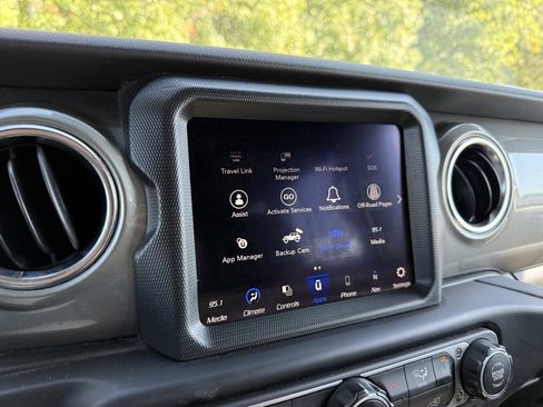 Used 2023 Jeep Wrangler Sahara image 33