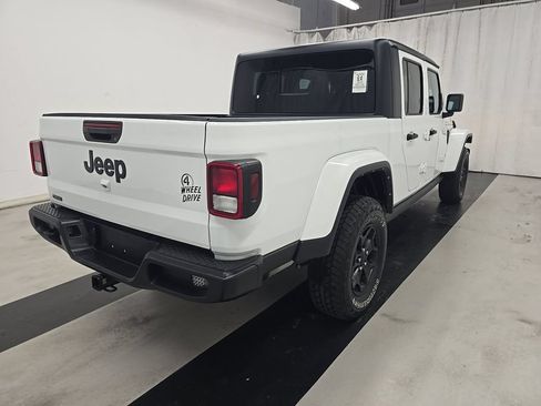 Used 2022 Jeep Gladiator Sport AWD/4WD image 2