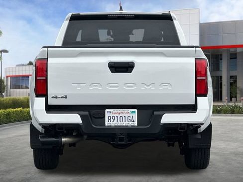 Used 2025 Toyota Tacoma SR5 AWD/4WD image 5