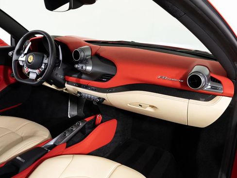 Used 2021 Ferrari F8 Tributo image 33