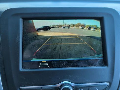 Used 2019 Chevrolet Equinox LT image 18