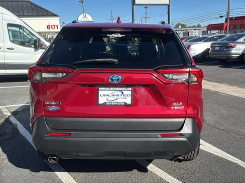 Used 2021 Toyota RAV4 XLE w/ Convenience Package AWD/4WD image 4