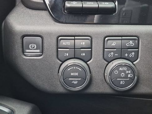 Used 2025 Chevrolet Silverado 1500 High Country w/ Midnight Edition AWD/4WD image 18