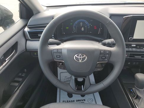 Used 2025 Toyota Camry LE w/ Convenience Package image 26