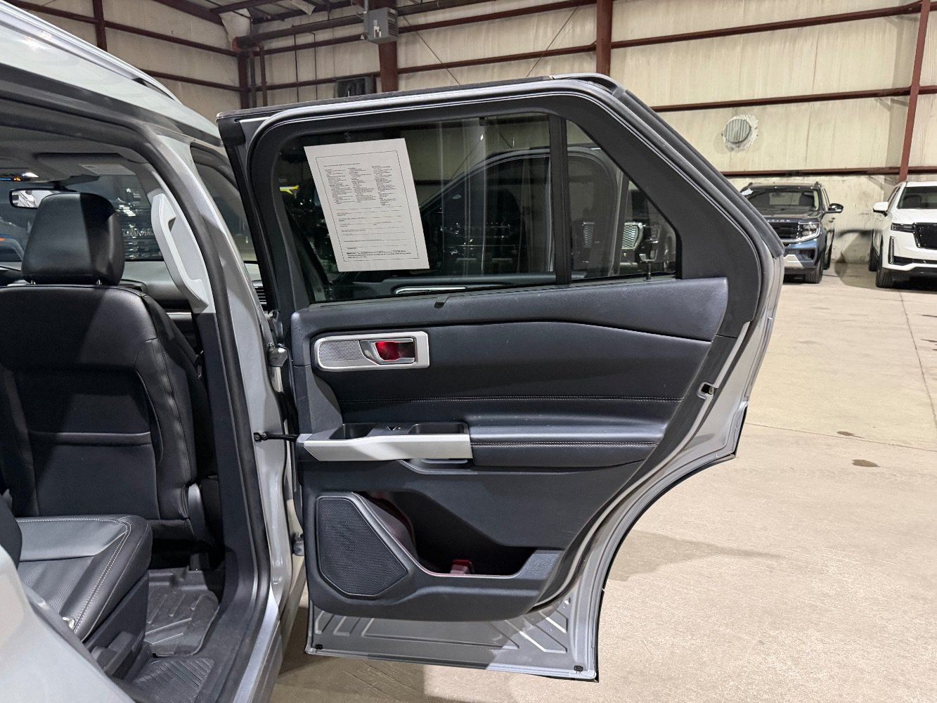 Used 2022 Ford Explorer Limited w/ Equipment Group 301A AWD/4WD image 20