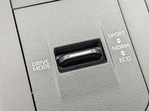 Used 2023 Toyota Highlander XSE image 17