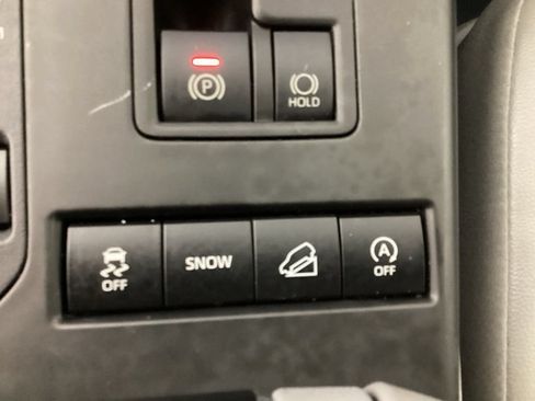 Used 2022 Toyota Highlander XLE AWD/4WD image 26