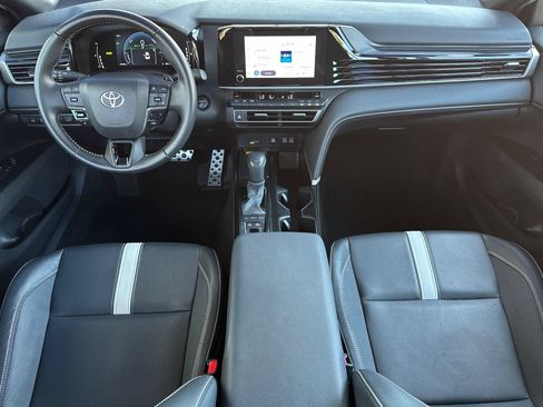 Used 2025 Toyota Camry SE FWD image 18