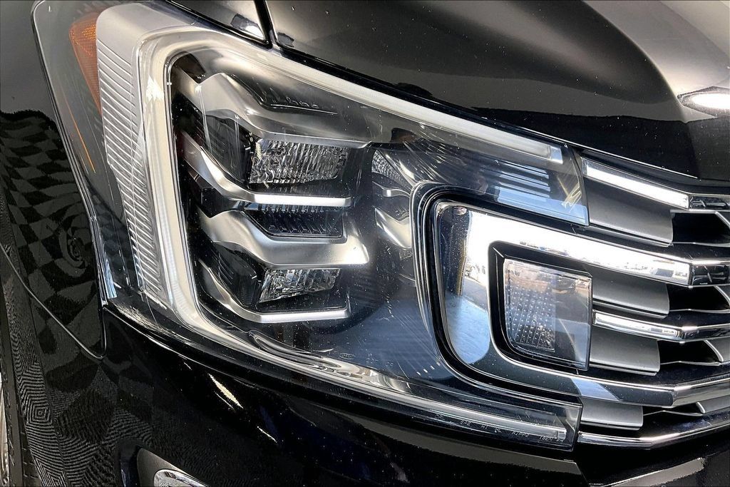 Used 2021 Ford Expedition Limited AWD/4WD image 29