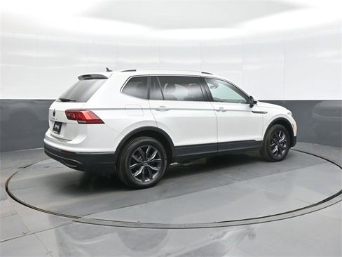 Used 2023 Volkswagen Tiguan SE image 7