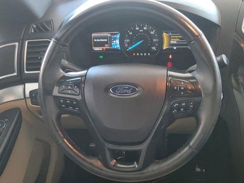 Used 2017 Ford Explorer XLT w/ Equipment Group 202A AWD/4WD image 14