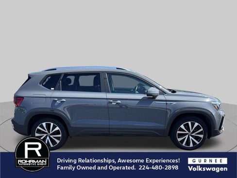 Used 2023 Volkswagen Taos SE w/ Panoramic Sunroof Package AWD/4WD image 12