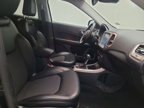 Used 2018 Jeep Compass Latitude w/ Popular Equipment Group FWD image 21