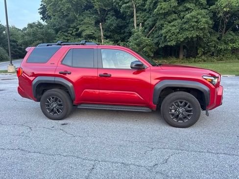Used 2025 Toyota 4Runner SR5 AWD/4WD image 4