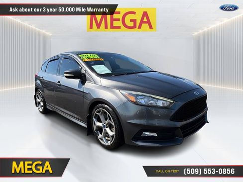 Used 2018 Ford Focus ST FWD image 3
