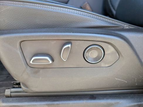 Used 2021 GMC Yukon Denali w/ Denali Premium Package image 16