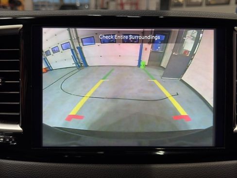 Used 2024 Chrysler Pacifica Touring-L image 31