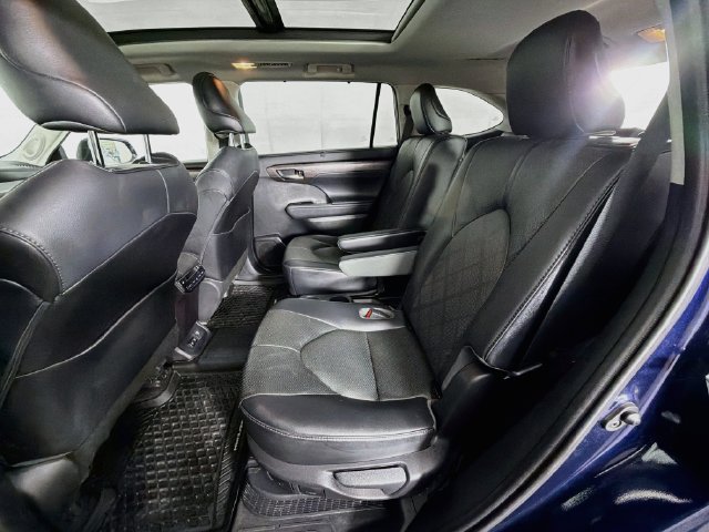 Used 2021 Toyota Highlander Platinum AWD/4WD image 23