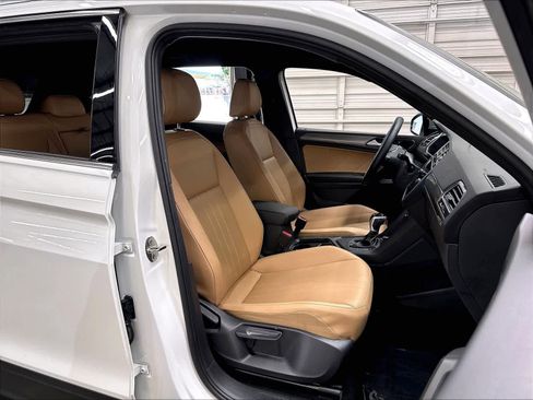 Used 2023 Volkswagen Tiguan SE FWD image 32