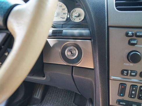 Used 2005 Ford Thunderbird RWD image 30