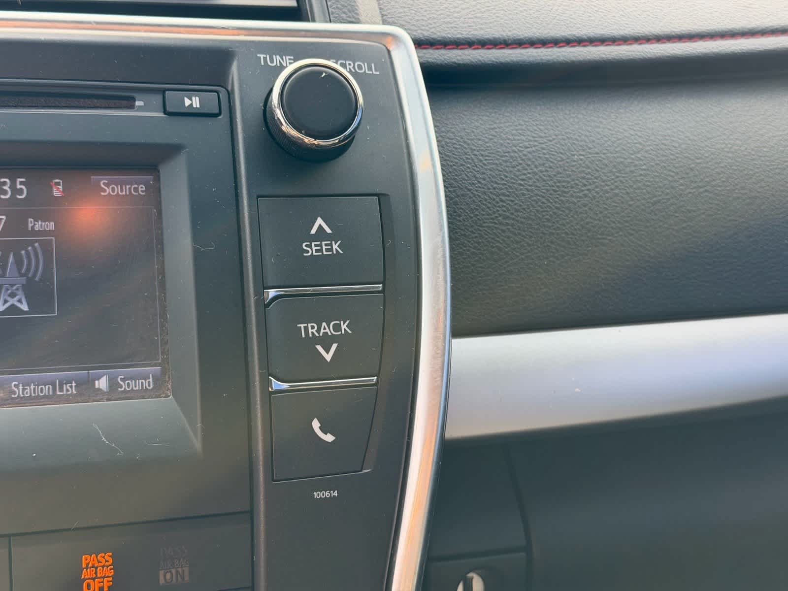 Used 2017 Toyota Camry SE w/ Moonroof Package FWD image 17