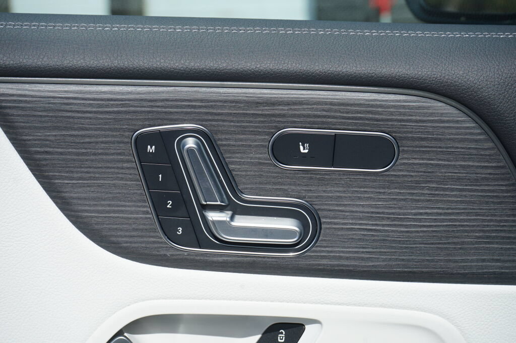 Used 2023 Mercedes-Benz GLB 250 4MATIC image 17