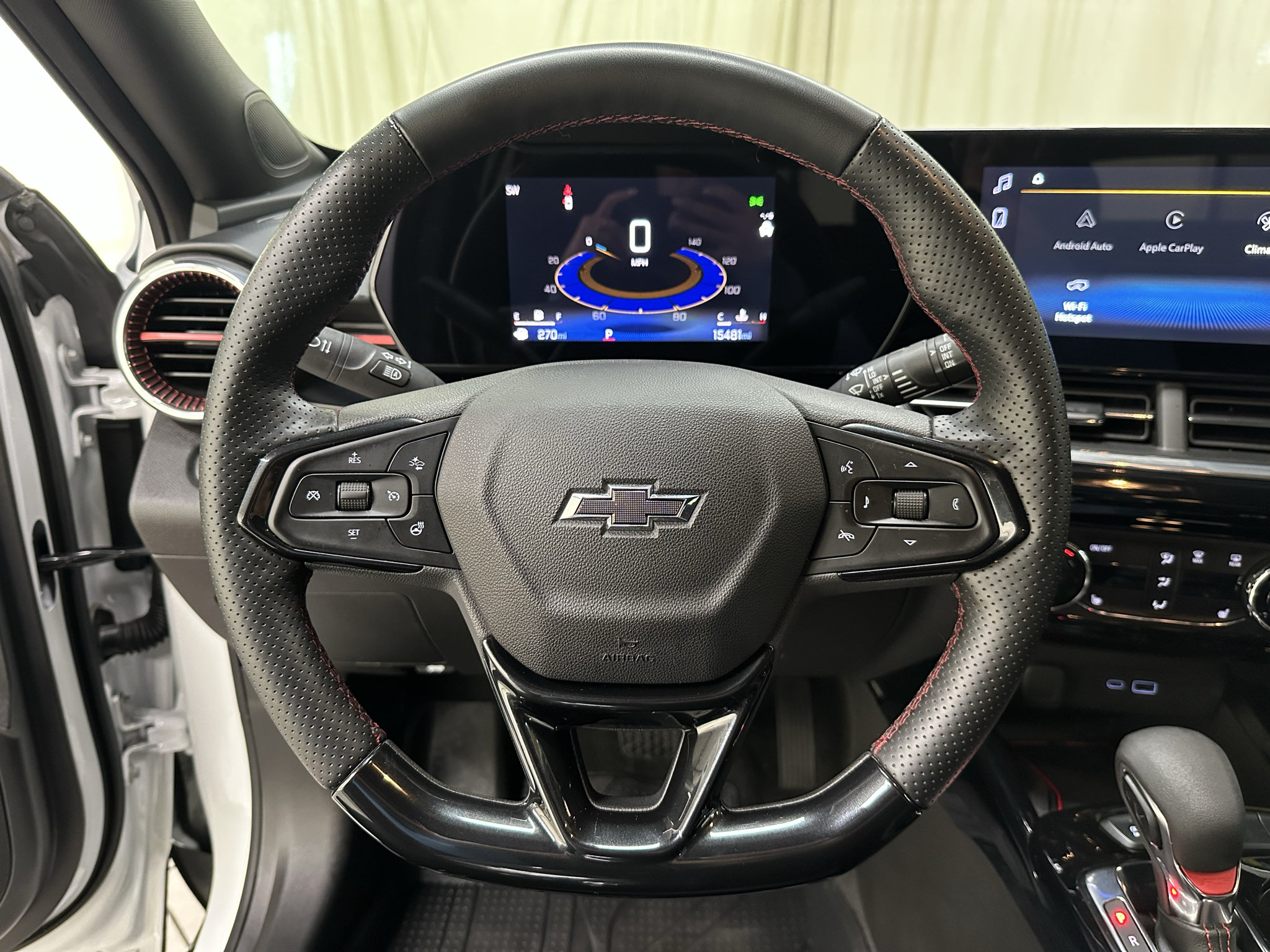 Used 2025 Chevrolet Trax RS w/ Sunroof Package FWD image 31