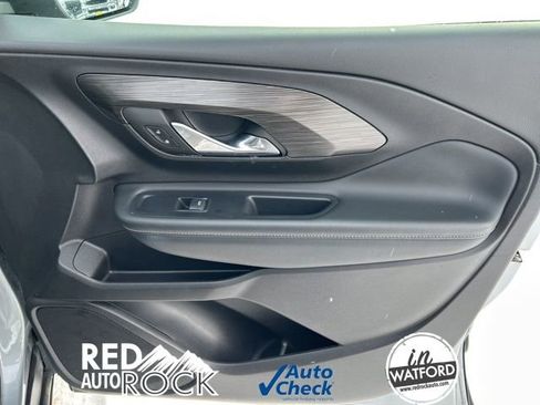 Used 2024 GMC Terrain SLT image 19