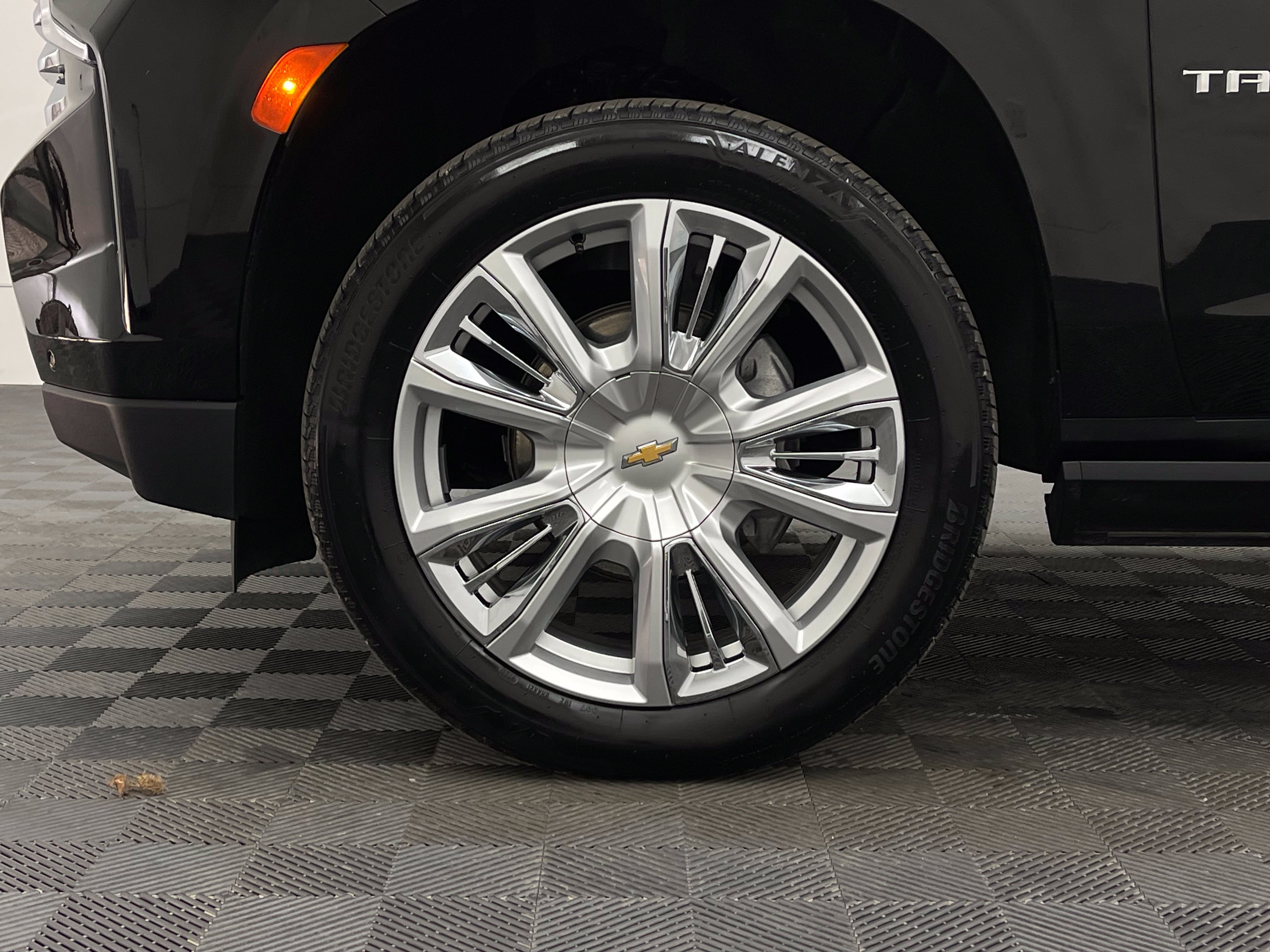 Used 2024 Chevrolet Tahoe High Country AWD/4WD image 17