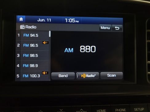 Used 2020 Hyundai Elantra Limited FWD image 25